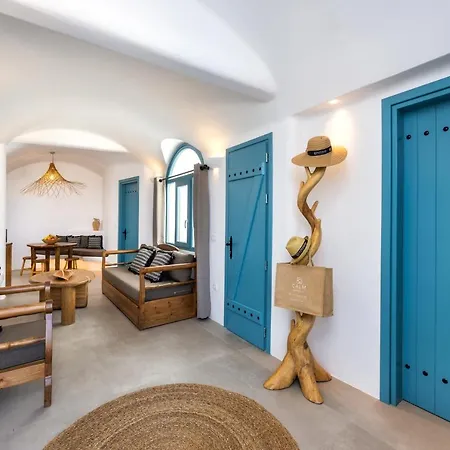 I K I A Since 1980 By Calm Collection Villa Fira (Santorini)