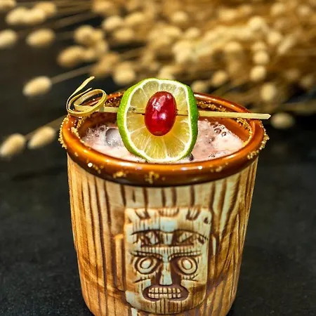 I K I A Since 1980 By Calm Collection Fíra