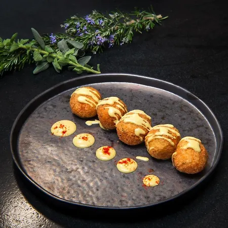 I K I A Since 1980 By Calm Collection Villa