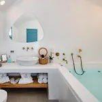 Villa I K I A Since 1980 By Calm Collection Fira (Santorini)